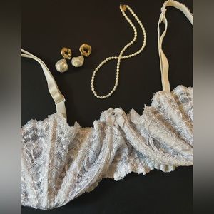 Vintage open cup shell bra